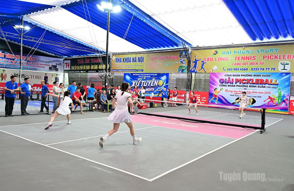 Các trận đấu diễn ra sôi nổi, quyết liệt.