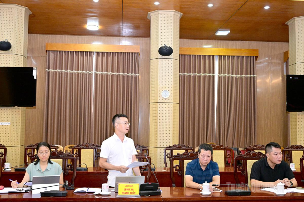 Lãnh đạo xã Thanh Thủy phát biểu.