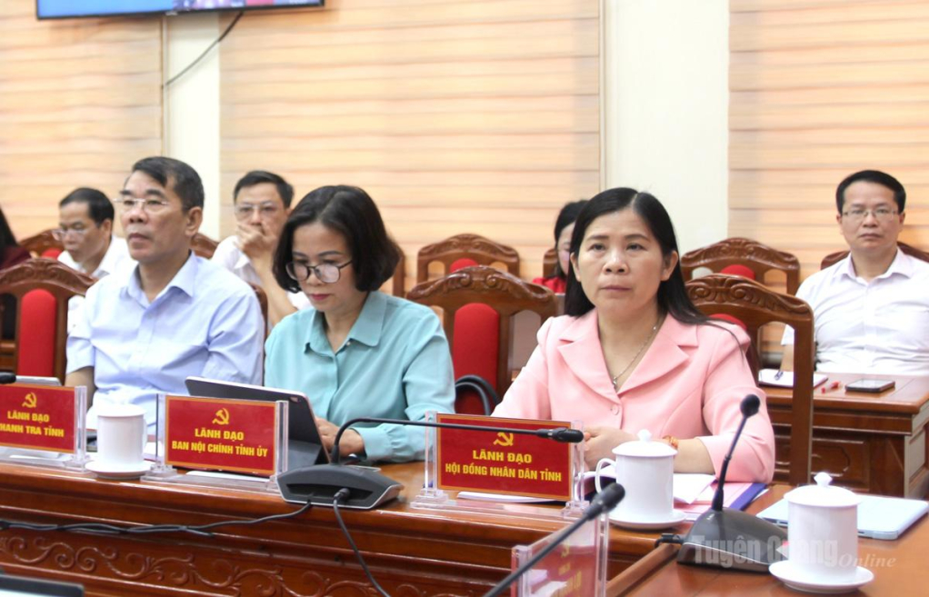 Đồng chí Lê Thị Thanh Trà, Phó Chủ tịch HĐND tỉnh dự hội nghị.
