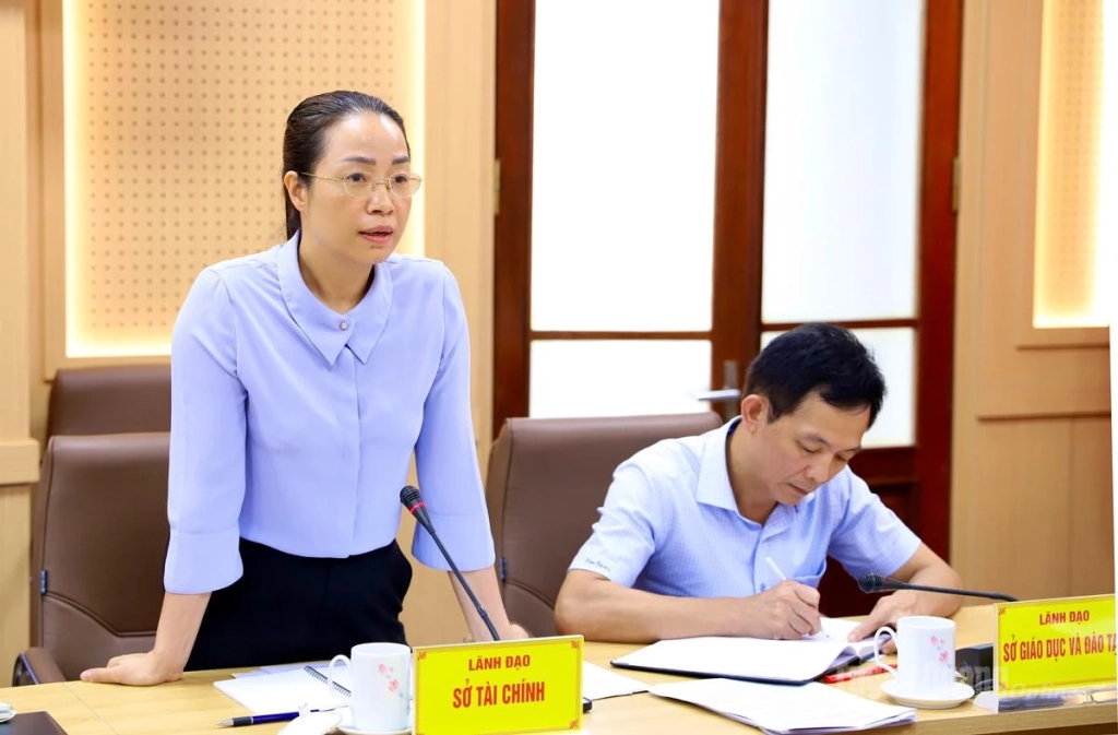 Lãnh đạo Sở Tài chính tham gia ý kiến về kinh phí hoạt động của các trường.