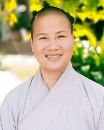Sư cô Thích Nữ Thông Nghiêm, trụ trì chùa Hòa Bình, xã Tân Thanh