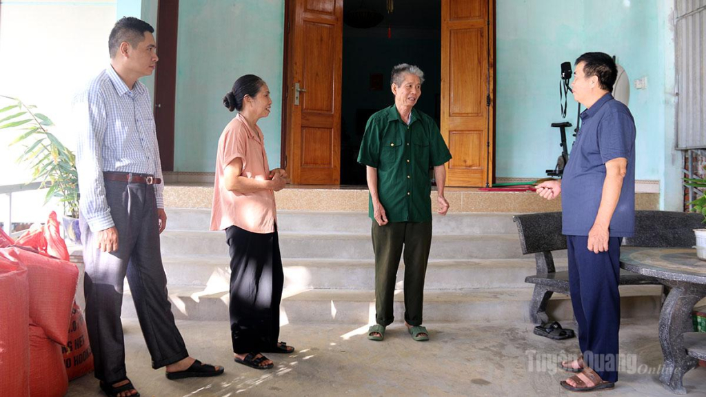 Gia đình ông Vũ Đức Tiến,  người hoạt động kháng chiến  bị nhiễm chất độc màu da cam,  tổ 10, phường Nông Tiến  được Nhà nước hỗ trợ tiền làm nhà,  ổn định cuộc sống.