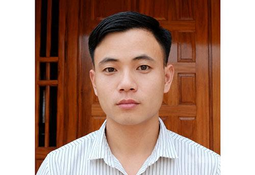 Anh Bàn  Thanh Vân,  dân tộc Dao, Trưởng thôn  Bản Đén,  xã Tùng Bá.