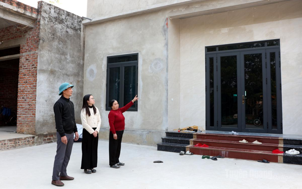 Gia đình ông Trịnh Văn Phương (thôn Văn Minh) được hỗ trợ nguồn vốn xóa nhà tạm nhà dột nát.