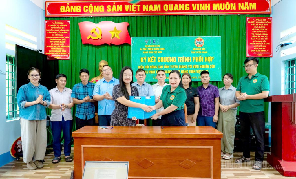 Các đại diện ký kết tại hội nghị.
