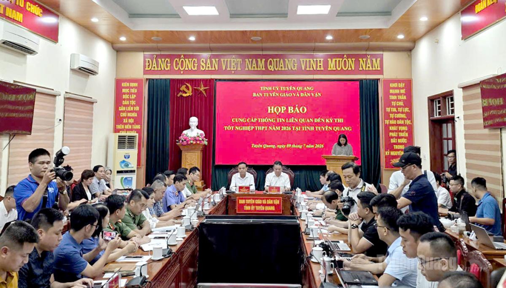 Quang cảnh buổi họp báo.