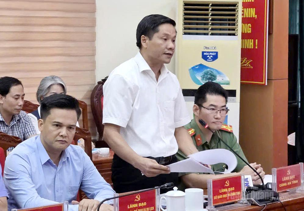 Lãnh đạo Sở Giáo dục và Đào tạo báo cáo công tác tổ chức Kỳ thi tốt nghiệp THPT năm 2026 trên địa bàn tỉnh.
