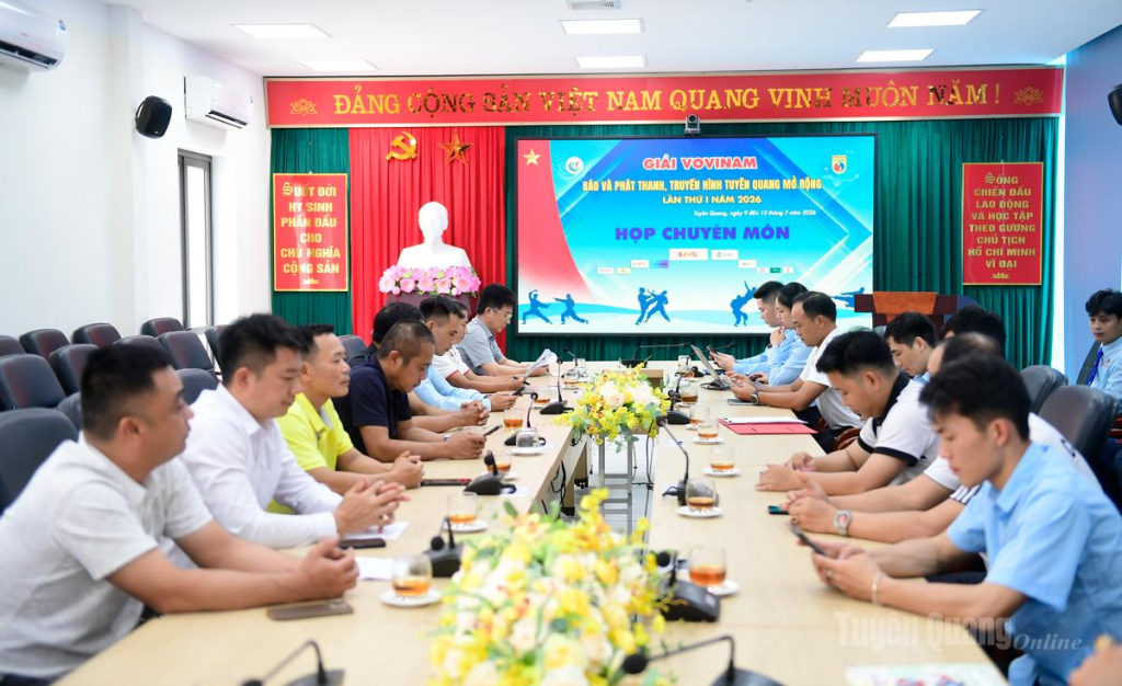 Quang cảnh buổi họp bàn trước giải đấu.