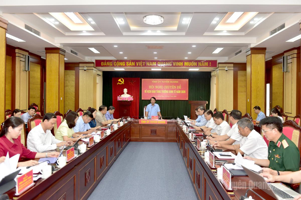 Các đại biểu dự hội nghị.