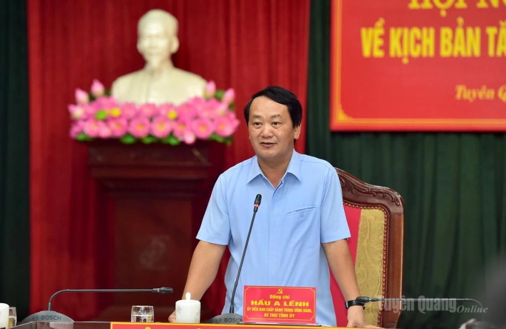 Đồng chí Bí thư Tỉnh ủy Hầu A Lềnh chủ trì hội nghị.