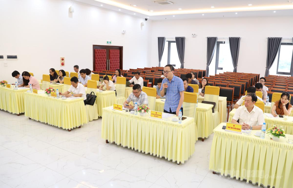 Đại diện các đơn vị trong Khối tham gia thảo luận.