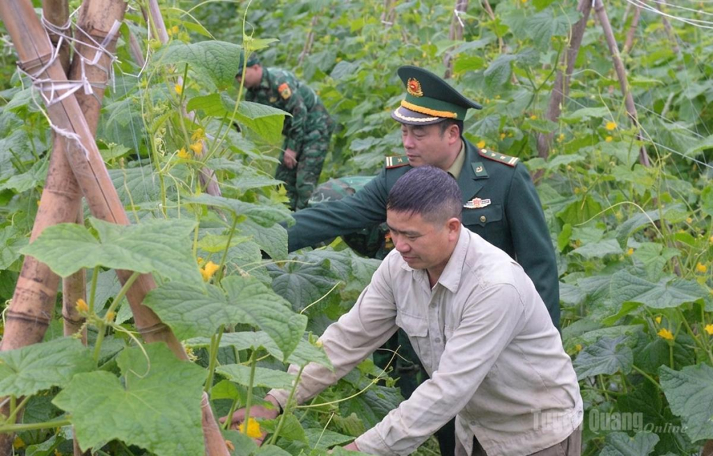 Đồn Biên phòng Bạch Đích vận động người dân vùng biên không vi phạm pháp luật, tập trung phát triển kinh tế, giảm nghèo bền vững.