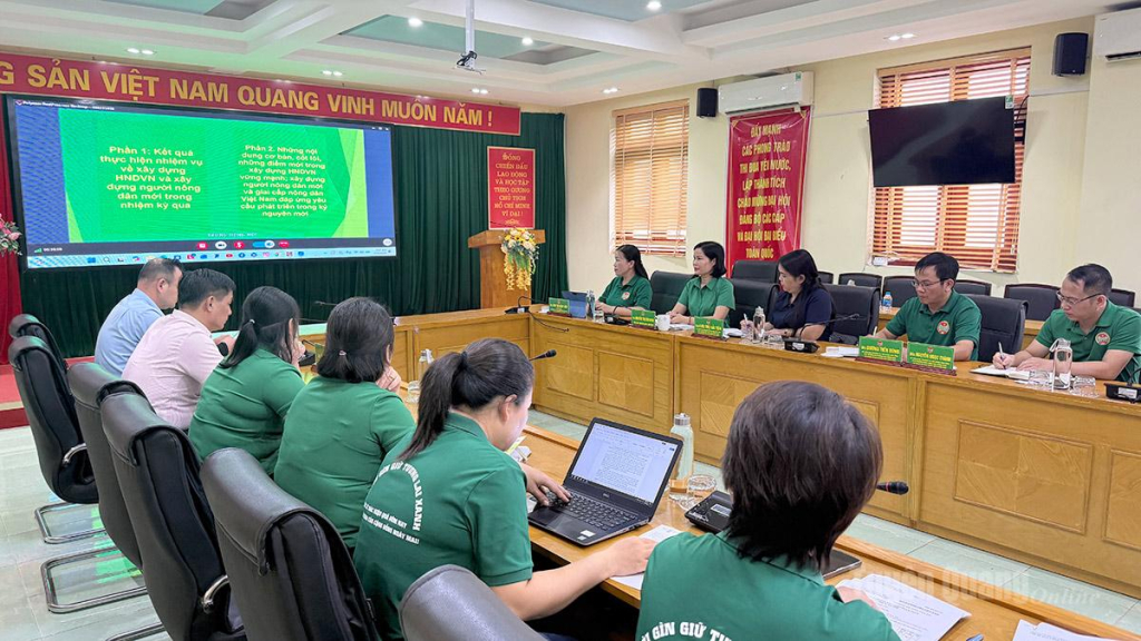 Đại biểu tham gia Học tập, quán triệt Nghị quyết Đại hội đại biểu toàn quốc Hội Nông dân Việt Nam lần thứ IX tại điểm cầu Hội Nông dân tỉnh.
