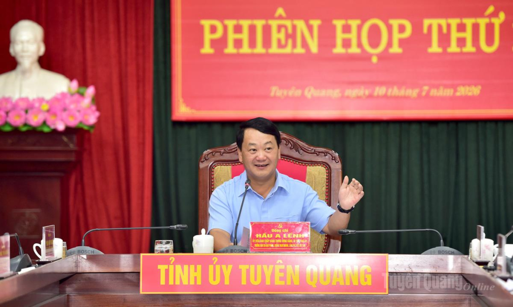 Đồng chí Bí thư Tỉnh ủy Hầu A Lềnh chủ trì phiên họp.