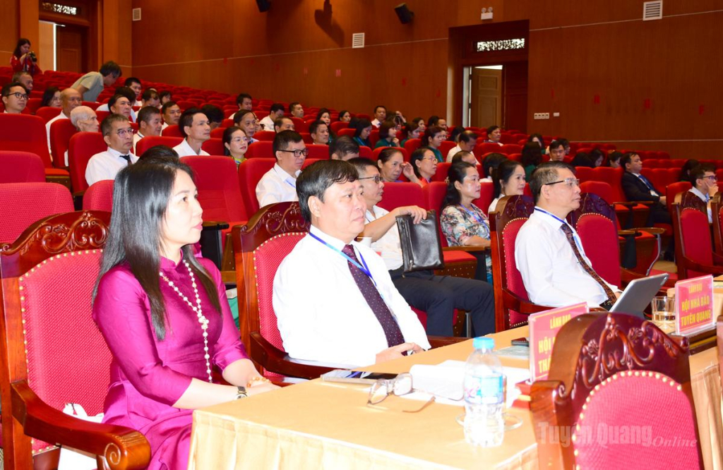 Đồng chí Mai Đức Thông, Uỷ viên BCH Đảng bộ tỉnh, Giám đốc Báo và phát thanh, truyền hình Tuyên Quang, Chủ tịch Hội Nhà báo tỉnh dự Đại hội.