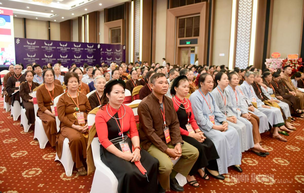 Đông đảo tăng ni, phật tử dự Đại hội.