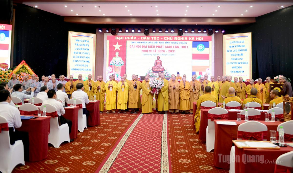 Lãnh đạo Hội đồng trị sự Giáo hội Phật giáo Việt Nam tặng hoa chúc mừng Ban Chấp hành Giáo hội Phật giáo Việt Nam tỉnh Tuyên Quang lần thứ I, Nhiệm kỳ 2026-2031.