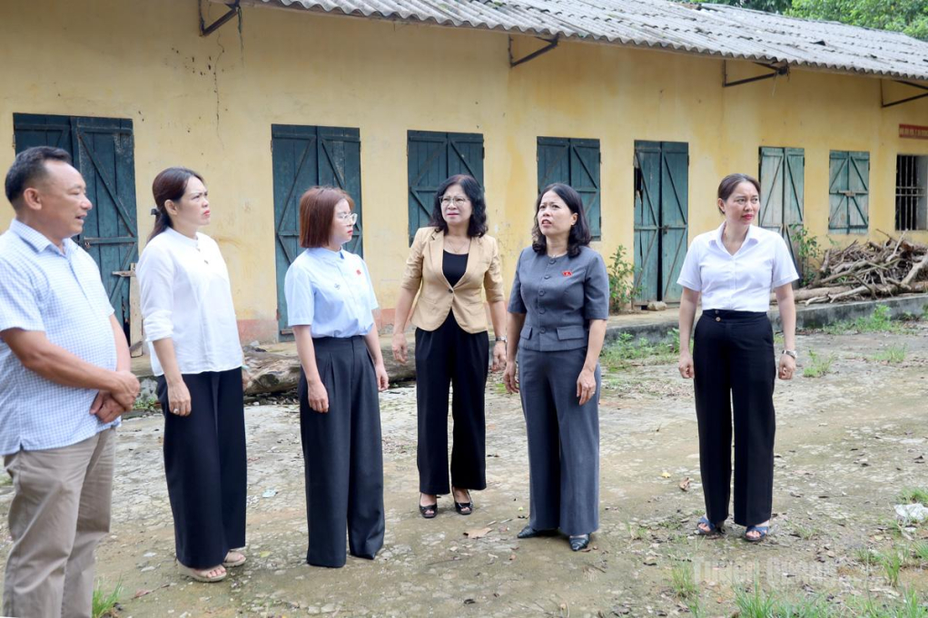 Đoàn ĐBQH tỉnh khảo sát diện tích đất thuộc khu nhà ở tập thể cho công nhân của Công ty Cổ phần Chè Hùng An.