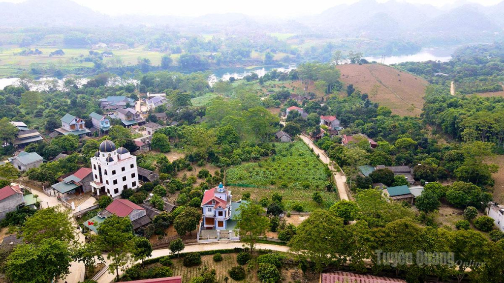 Diện mạo nông thôn nhiều đổi mới ở xã Kim Bình.