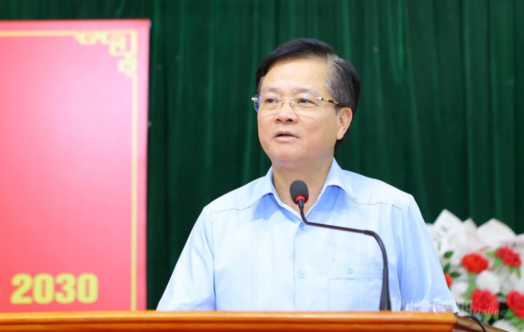 Đồng chí Trần Quang Minh, Ủy viên Ban Thường vụ Tỉnh ủy, Trưởng ban Tổ chức Tỉnh ủy phát biểu tại hội nghị.