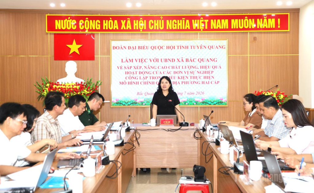 Phó Trưởng đoàn chuyên trách Đoàn ĐBQH khóa XVI tỉnh Lý Thị Lan phát biểu kết luận tại buổi khảo sát.