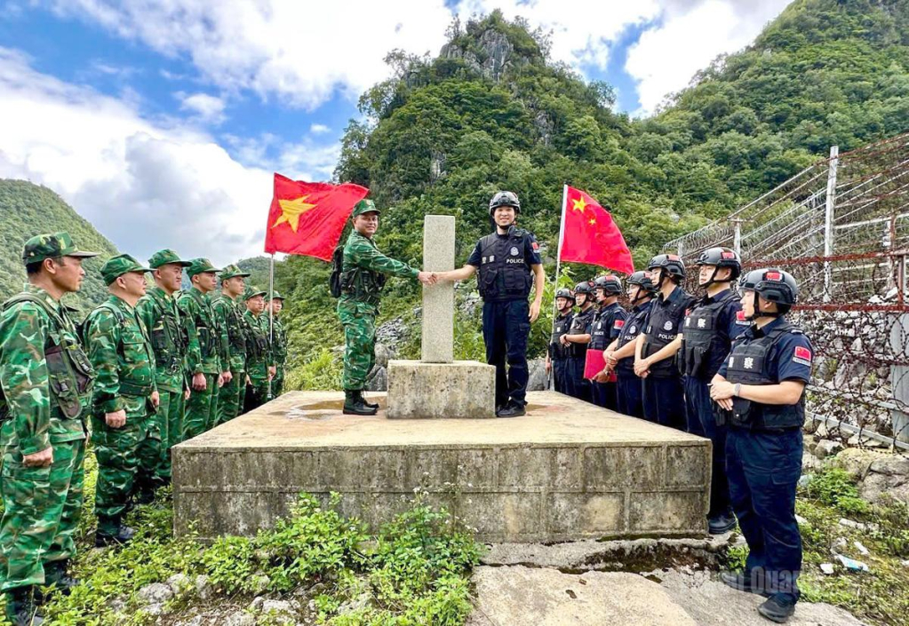 Đồn Biên phòng Lũng Cú và Đồn Công an biên cảnh Đổng Cán, Phân trạm Mã Lâm (Trung Quốc) tổ chức tuần tra song phương.