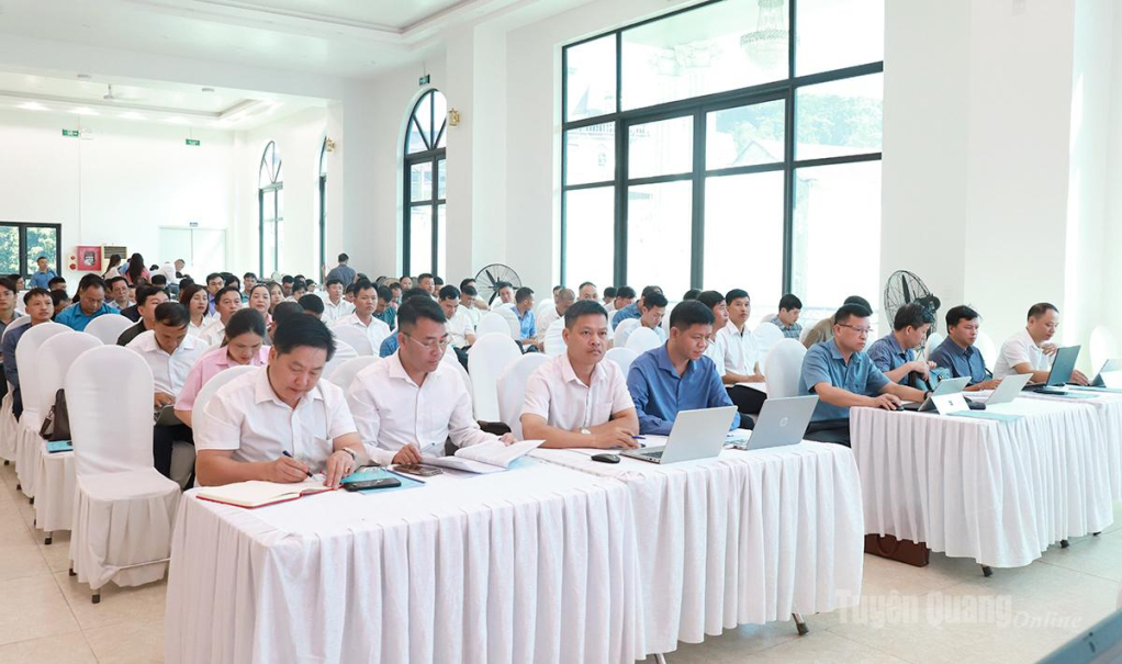 Đại biểu các xã, phường tham gia tập huấn.