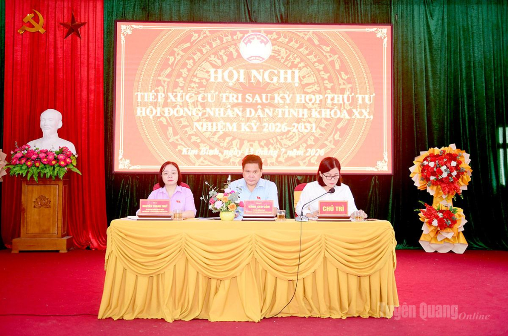 Các đại biểu Tổ đại biểu số 3 HĐND tỉnh tiếp xúc cử tri xã Kim Bình.