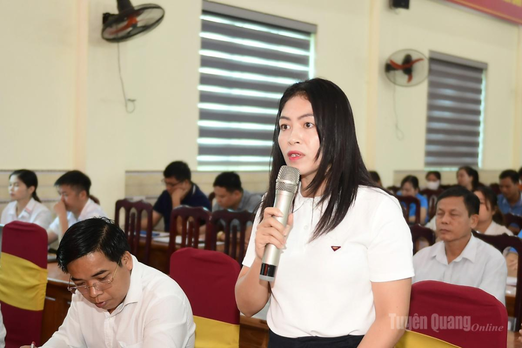 Cử tri xã Kim Bình phát biểu ý kiến.