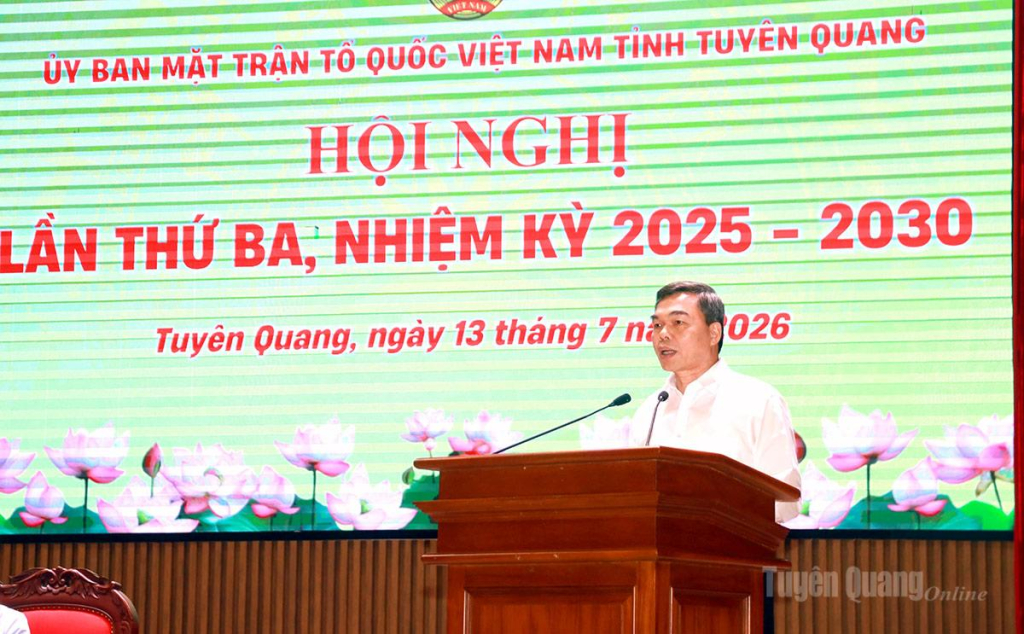 Đồng chí Ma Thế Hồng, Ủy viên Ủy ban Trung ương MTTQ Việt Nam, Phó Bí thư Tỉnh ủy, Chủ tịch Ủy ban MTTQ Việt Nam tỉnh phát biểu quán triệt nhiều nội dung quan trọng tại Hội nghị.