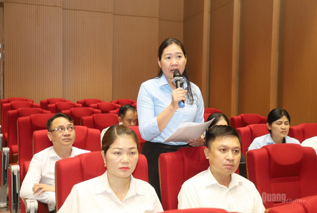 Đại diện Ủy ban MTTQ Việt Nam phường Minh Xuân nêu đóng góp ý kiến thảo luận về nâng cao hoạt động của MTTQ ở cơ sở.