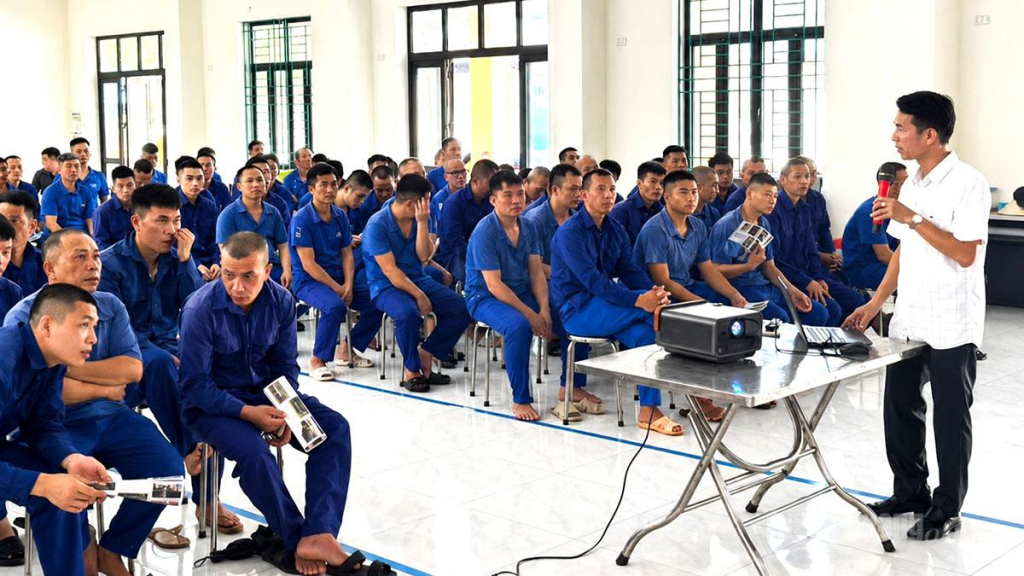 Trung tâm Dịch vụ việc làm và Lưu trữ lịch sử tỉnh tư vấn giới thiệu việc làm cho học viên tại Cơ sở cai nghiện ma túy số 1.