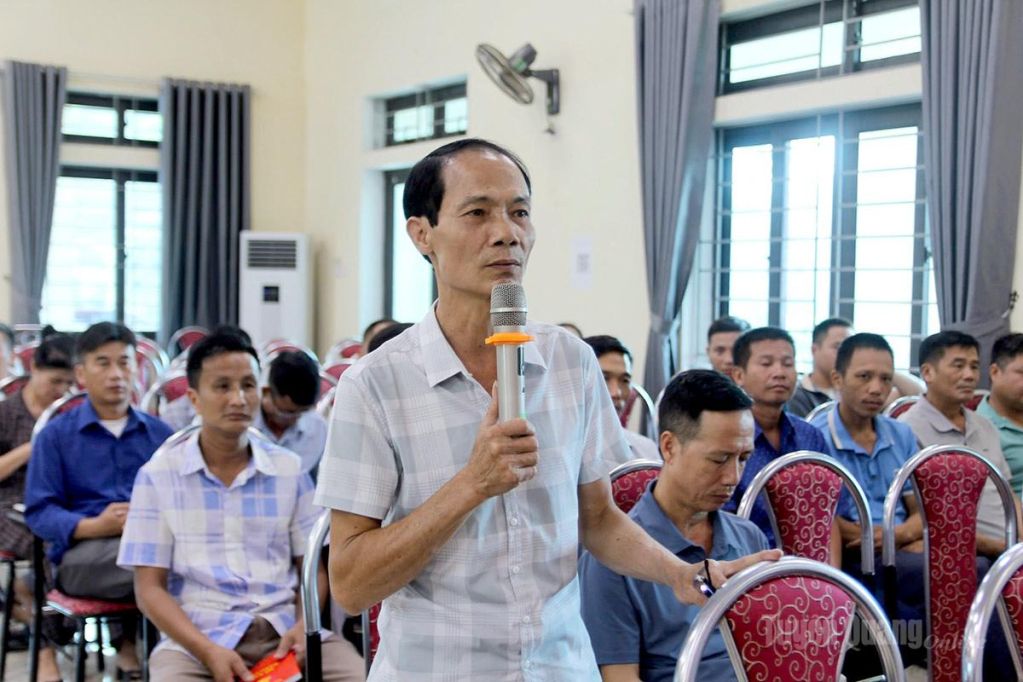 Cử tri xã Xuân Vân phát biểu ý kiến tại hội nghị.