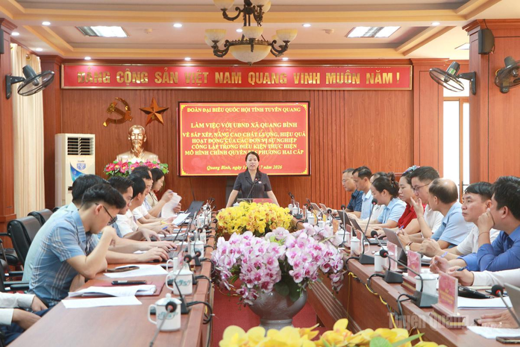 Đồng chí Lý Thị Lan, Ủy viên Ban Thường vụ Tỉnh ủy, Phó Trưởng đoàn chuyên trách Đoàn ĐBQH tỉnh phát biểu kết luận tại buổi làm việc.