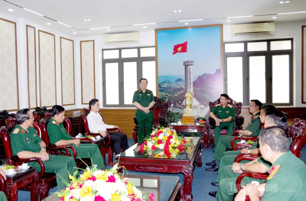 Đại tướng Nguyễn Trọng Nghĩa, Chủ nhiệm Tổng cục Chính trị Quân đội nhân dân Việt Nam tại buổi làm việc với Bộ CHQS tỉnh.