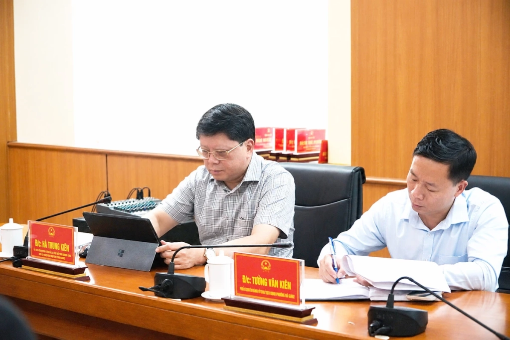 Đồng chí Hà Trung Kiên, Ủy viên Ban Thường vụ Tỉnh ủy, Phó Chủ tịch Thường trực Ủy ban MTTQ Việt Nam tỉnh dự hội nghị.