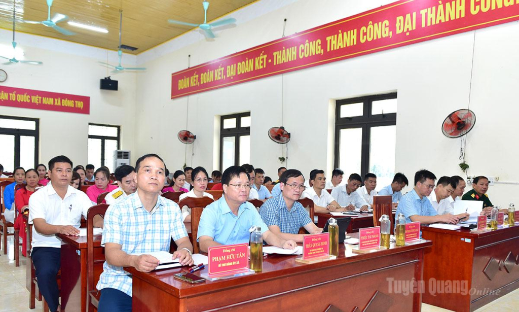 Trưởng ban Tổ chức Tỉnh uỷ Trần Quang Minh và các đại biểu dự hội nghị.