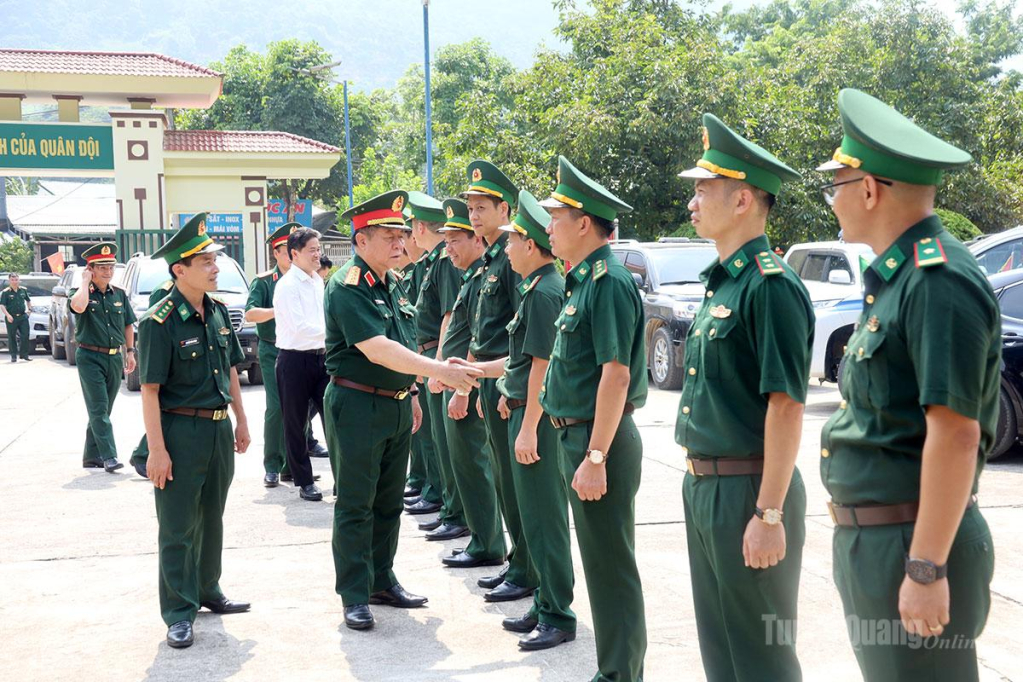 Đồng chí Đại tướng Nguyễn Trọng Nghĩa thăm Đồn Biên phòng cửa khẩu quốc tế Thanh Thủy.
