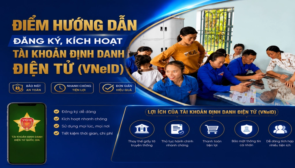 Viên Ngọc Hà Anh cùng các đồng chí tình nguyện viên tham gia hướng dẫn bà con trong xã đăng kí, kích hoạt tài khoản định danh điện tử (VNeID).