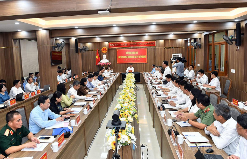 Toàn cảnh buổi làm việc.