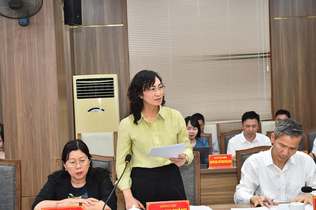 Thứ trưởng Bộ Công thương Phạm Thị Thắng phát biểu tại buổi làm việc.