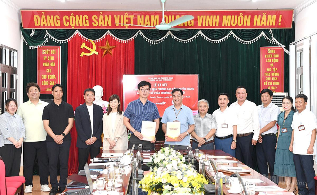 Lễ Ký kết biên bản ghi nhớ hợp tác chiến lược giữa Trường Cao đẳng Tuyên Quang với Công ty Cổ phần Thương mại Bảo Việt và làm việc cùng đối tác mở ra cơ hội việc làm cho học sinh, sinh viên nhà trường.
