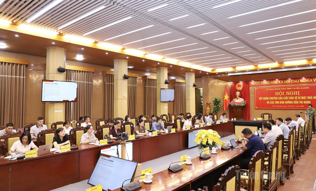 Các đại biểu dự hội nghị tại điểm cầu UBND tỉnh.