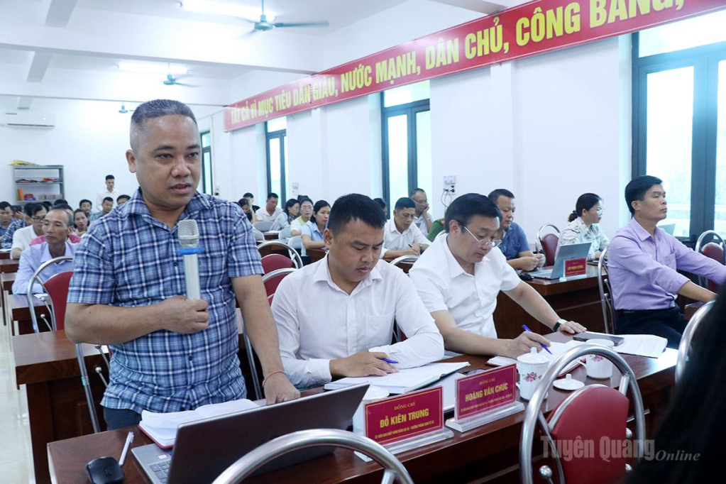 Cử tri xã Bằng Hành kiến nghị, đề xuất với Tổ đại biểu số 4 HĐND tỉnh.
