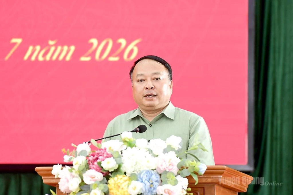 Đồng chí Phan Huy Ngọc, Phó Bí thư Tỉnh ủy, Chủ tịch UBND tỉnh phát biểu tại hội nghị.