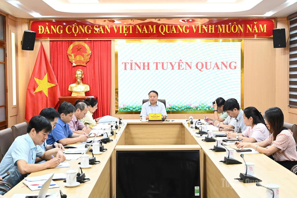 Các đại biểu dự cuộc họp.