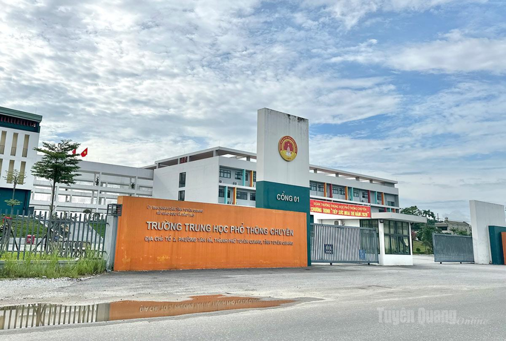 Điểm thi Trường trung học phổ thông chuyên Tuyên Quang.