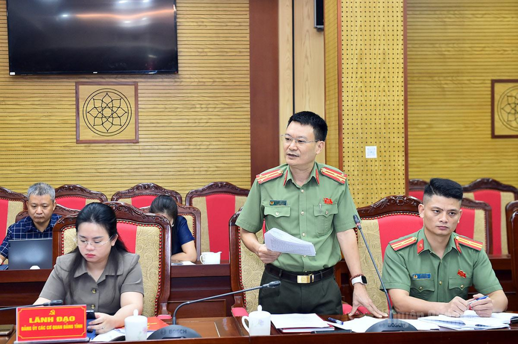 Đại diện lãnh đạo Công an tỉnh phát biểu tại hội nghị.