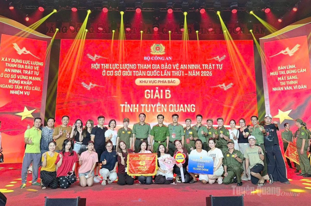 Đội thi lực lượng tham gia bảo vệ ANTT ở cơ sở Công an tỉnh Tuyên Quang xuất sắc giành giải B.