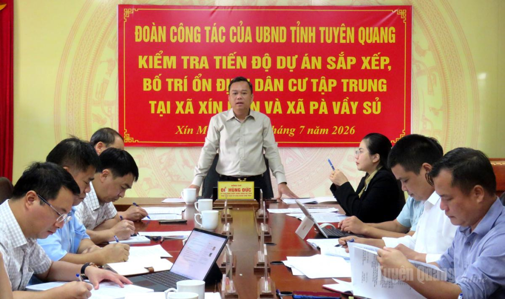 Đồng chí Phó Chủ tịch UBND tỉnh Đỗ Hùng Đức chủ trì buổi làm việc.